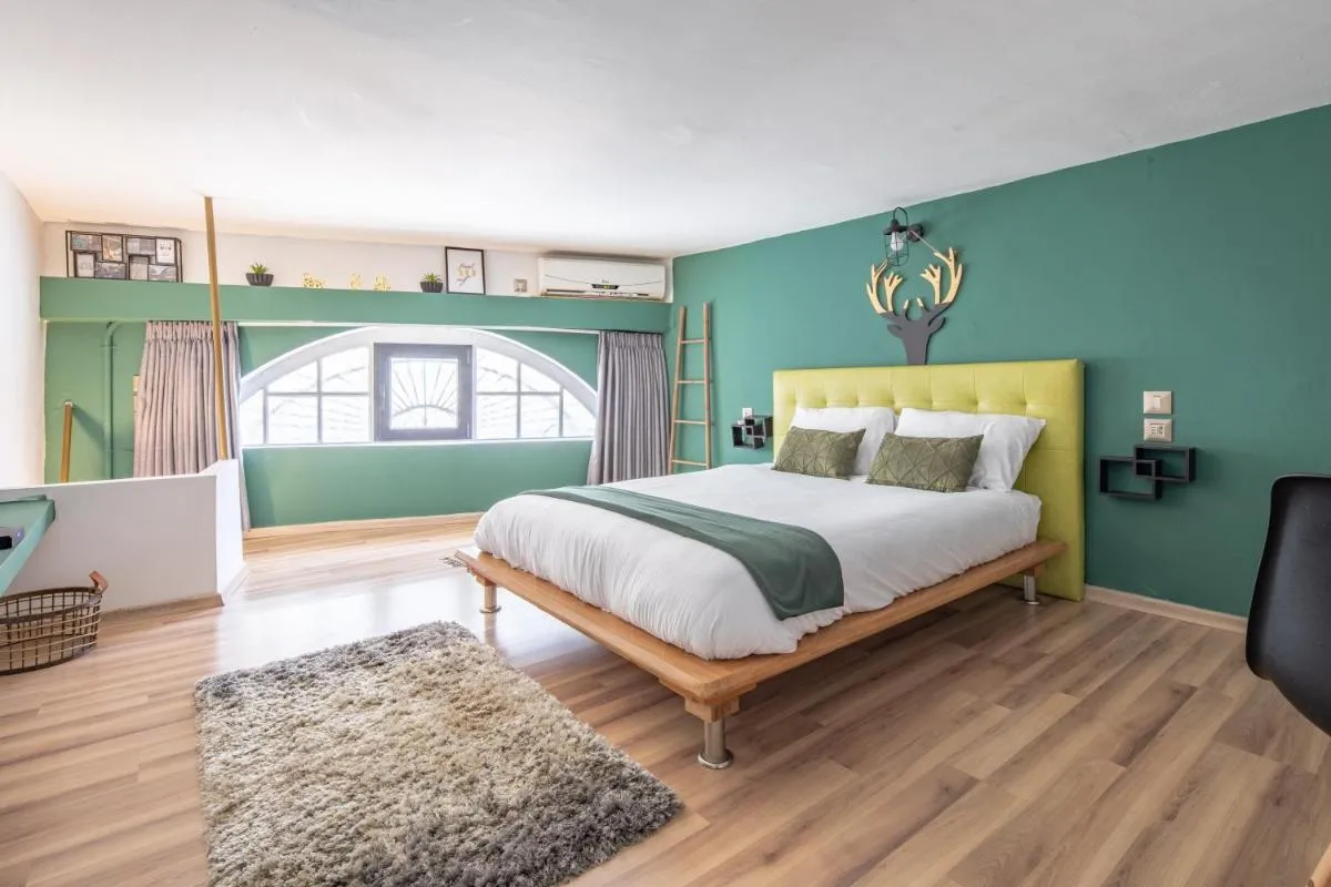 Image 6 of Vintage Duplex Apartment by the Beach / Flea Market District