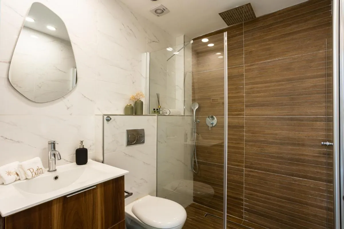 Image 2 of YalaRent Flora- Designed 1BR penthouse in Florentin